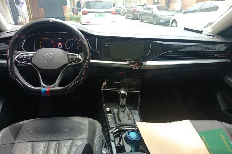 Used Volkswagen Passat 2024 330TSI Elite Edition Center Console