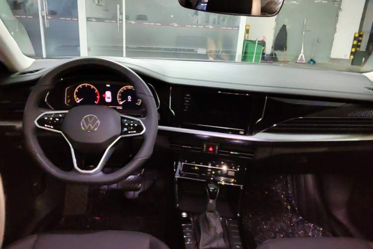 Used Volkswagen Passat 2024 380TSI Dragon Edition Center Console