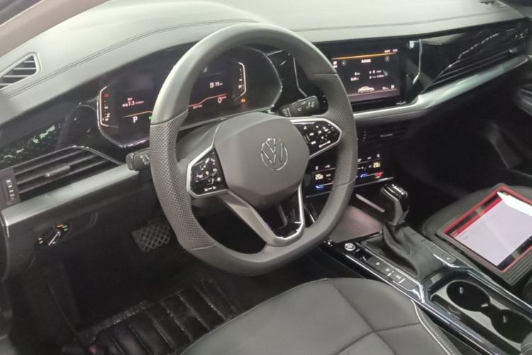 Used Volkswagen Passat 2024 380TSI Dragon Edition Center Console