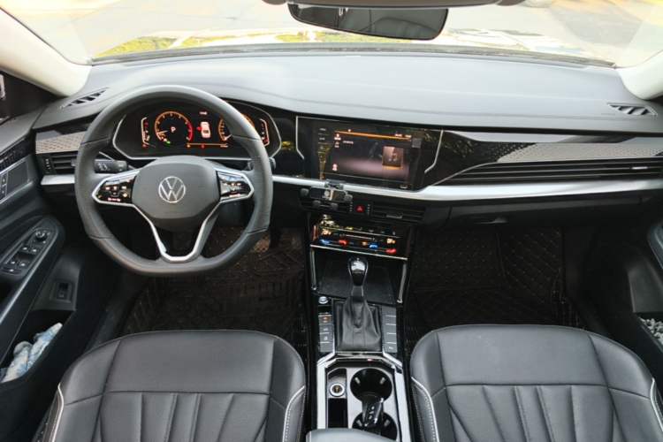 Used Volkswagen Passat 2024 380TSI Dragon Edition Center Console