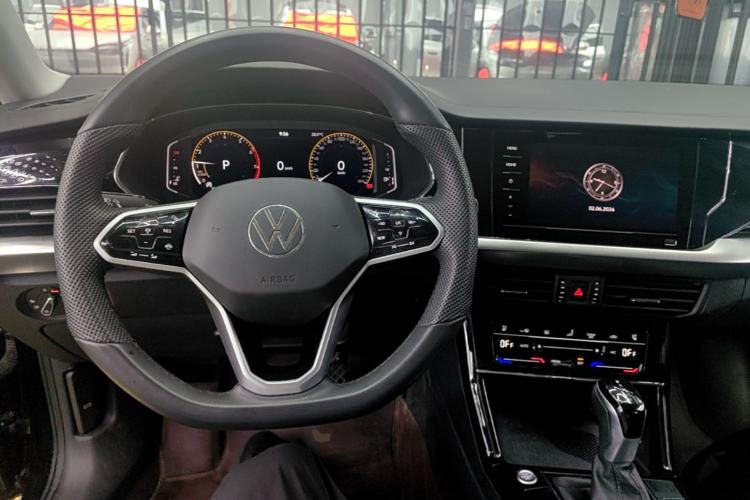 Used Volkswagen Passat 2024 380TSI Dragon Edition Center Console