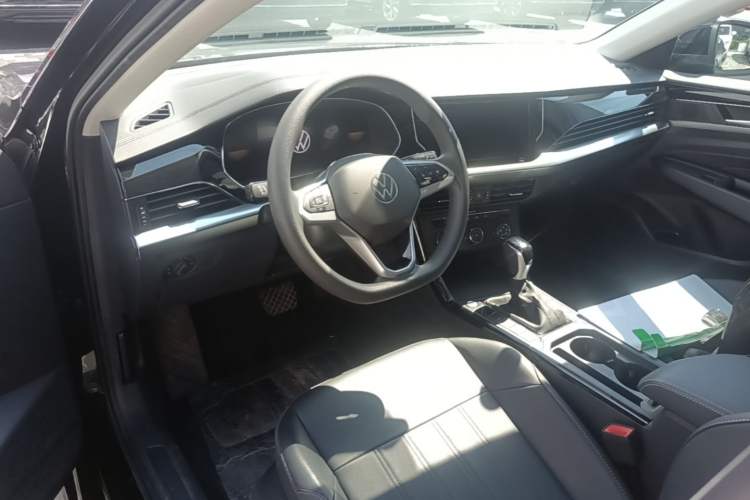 Used Volkswagen Passat 2024 280TSI Business Edition Center Console