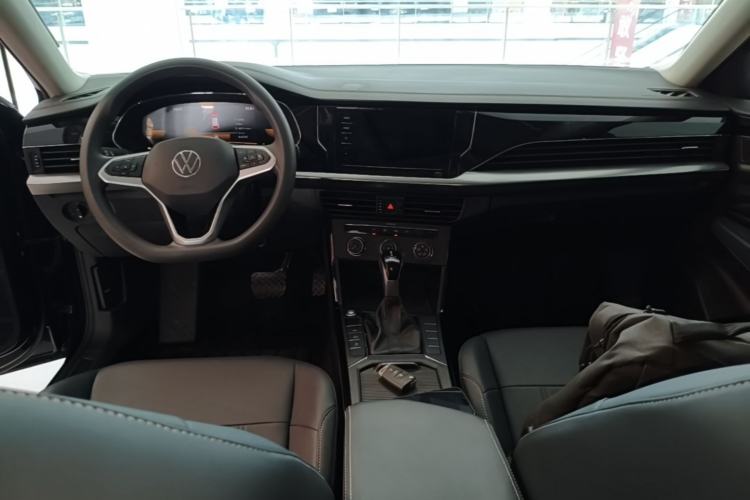 Used Volkswagen Passat 2024 280TSI Business Edition Center Console