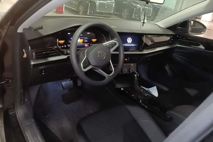 Used Volkswagen Passat 2024 280TSI Business Edition Center Console
