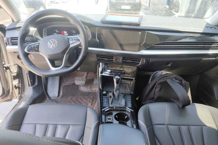 Used Volkswagen Passat 2024 380TSI Dragon Glory Edition Center Console