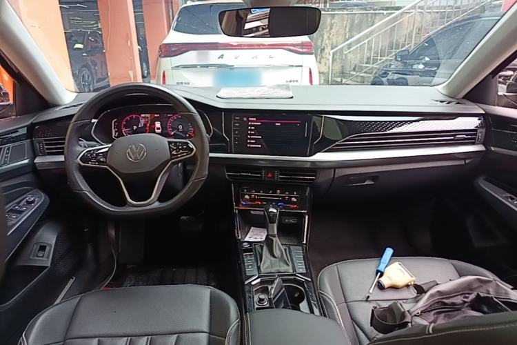 Used Volkswagen Passat 2024 380TSI Luxury Edition Center Console