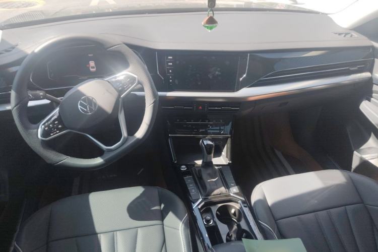 Used Volkswagen Passat 2024 380TSI Dragon Glory Edition Center Console