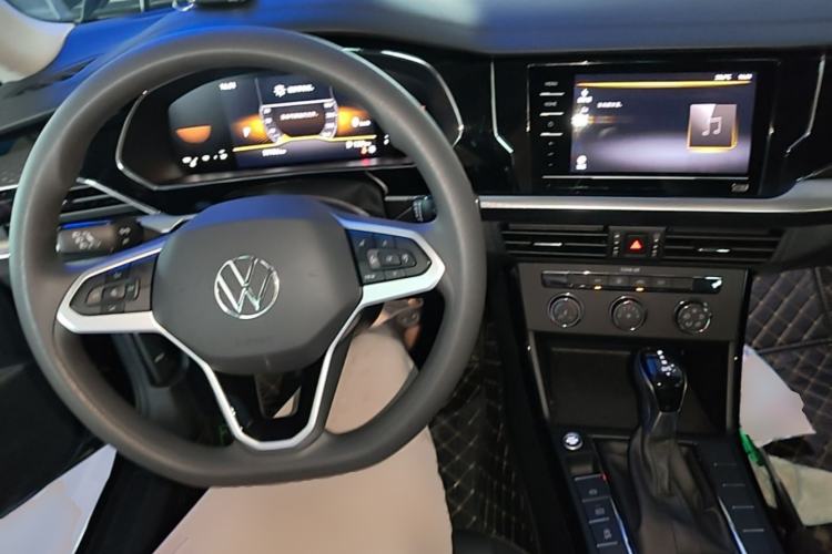 Used Volkswagen Passat 2024 280TSI Business Edition Center Console