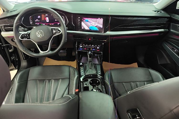 Used Volkswagen Passat 2024 380TSI Luxury Edition Center Console