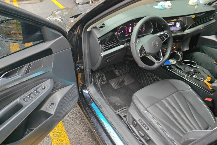 Used Volkswagen Passat 2024 380TSI Dragon Edition Driver Seat