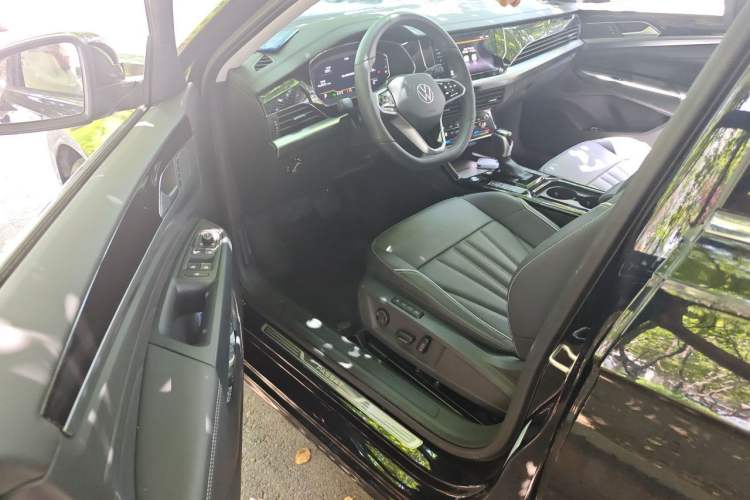 Used Volkswagen Passat 2024 380TSI Elite Edition Driver Seat