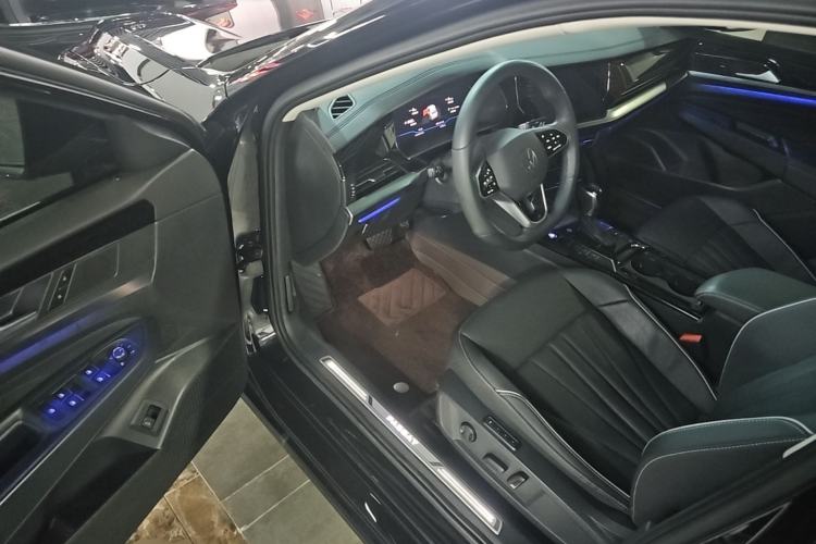 Used Volkswagen Passat 2024 380TSI Luxury Edition Driver Seat