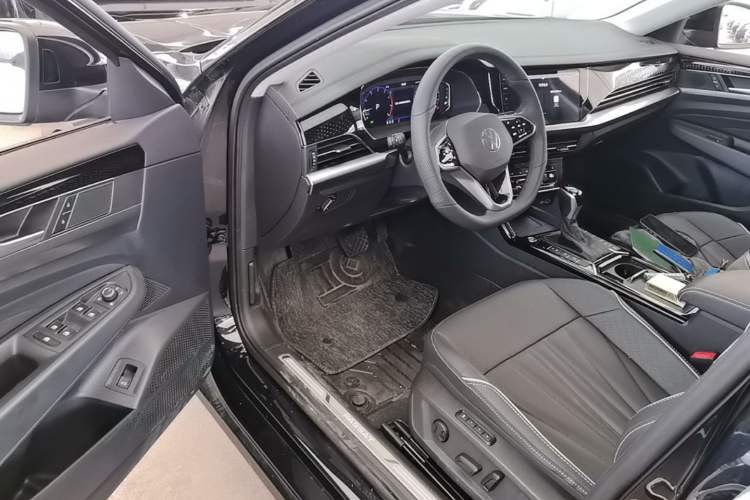 Used Volkswagen Passat 2024 380TSI Dragon Glory Edition Driver Seat