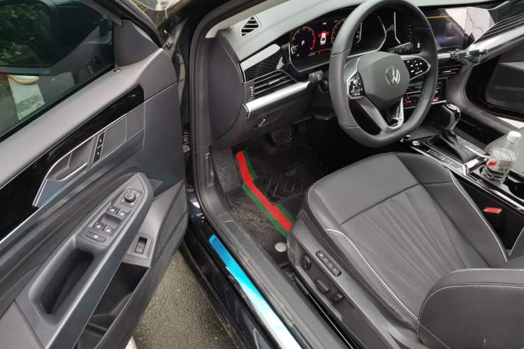 Used Volkswagen Passat 2024 330TSI Elite Edition Driver Seat
