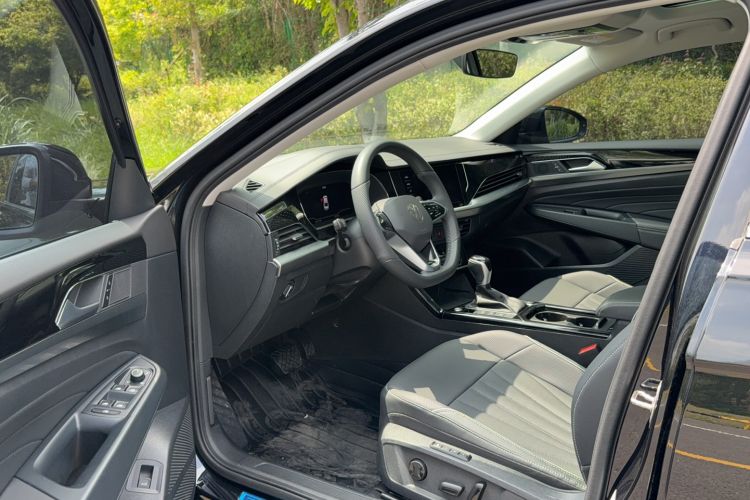 Used Volkswagen Passat 2024 380TSI Dragon Edition Driver Seat