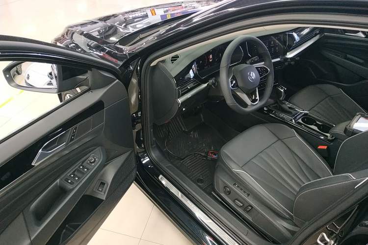 Used Volkswagen Passat 2024 380TSI Dragon Edition Driver Seat