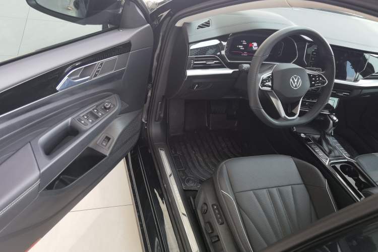 Used Volkswagen Passat 2024 380TSI Dragon Glory Edition Driver Seat