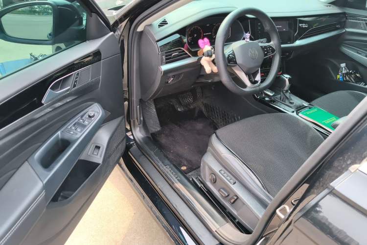 Used Volkswagen Passat 2024 330TSI Elite Edition Driver Seat