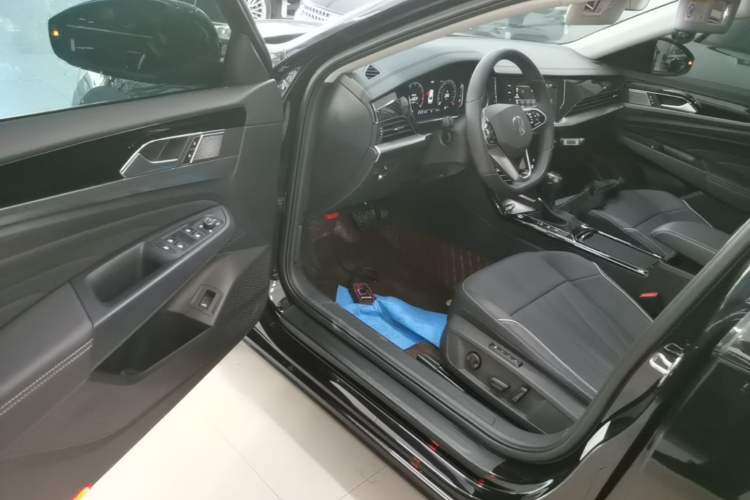 Used Volkswagen Passat 2024 330TSI Elite Edition Driver Seat