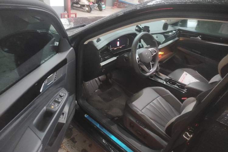 Used Volkswagen Passat 2024 330TSI Elite Edition Driver Seat