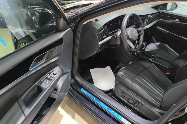 Used Volkswagen Passat 2024 380TSI Dragon Edition Driver Seat