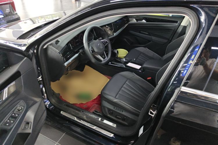 Used Volkswagen Passat 2024 330TSI Elite Edition Driver Seat