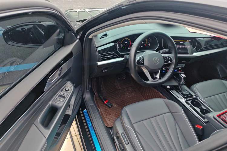 Used Volkswagen Passat 2024 380TSI Dragon Edition Driver Seat