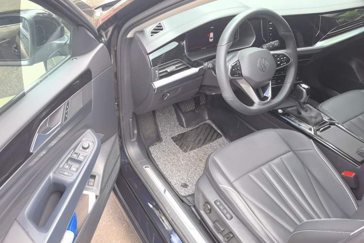 Used Volkswagen Passat 2024 380TSI Luxury Edition Driver Seat