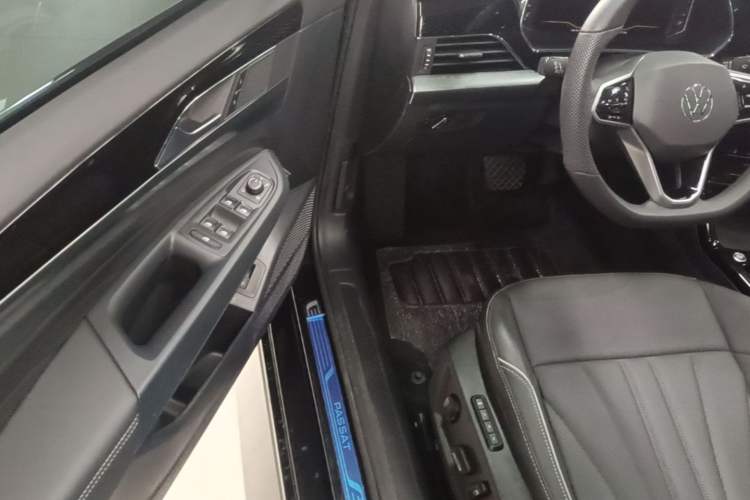 Used Volkswagen Passat 2024 380TSI Dragon Edition Driver Seat