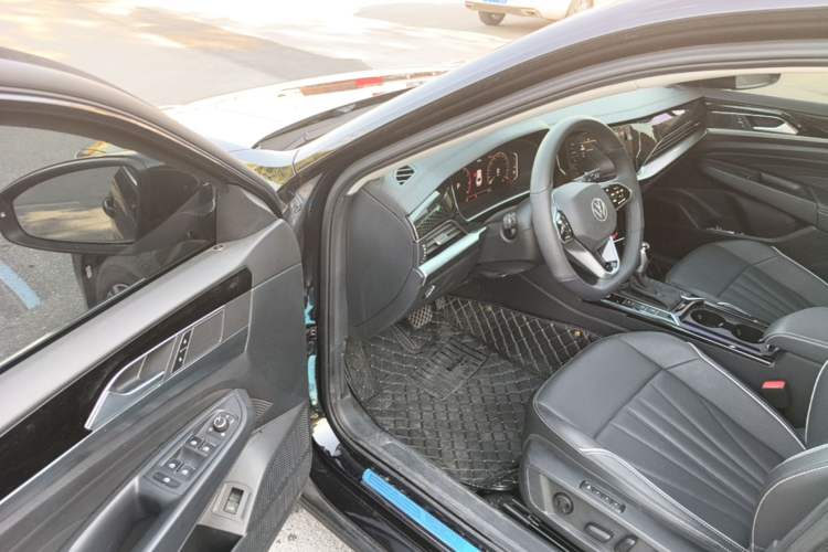 Used Volkswagen Passat 2024 380TSI Dragon Edition Driver Seat