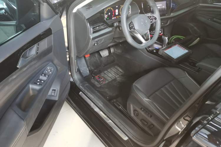 Used Volkswagen Passat 2024 380TSI Elite Edition Driver Seat
