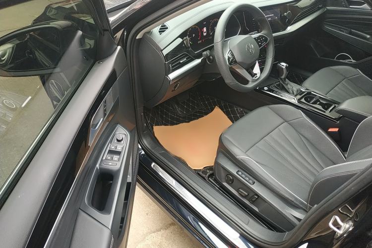Used Volkswagen Passat 2024 380TSI Dragon Edition Driver Seat