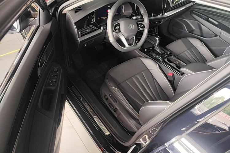 Used Volkswagen Passat 2024 380TSI Dragon Edition Driver Seat