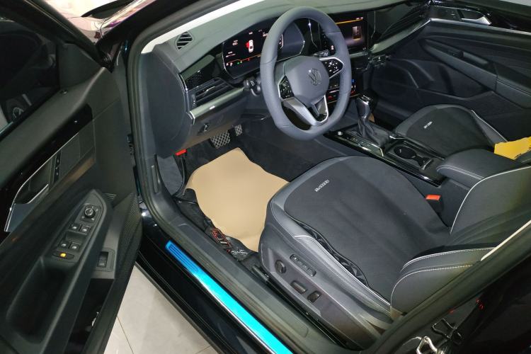 Used Volkswagen Passat 2024 380TSI Starry Dragon Edition Driver Seat