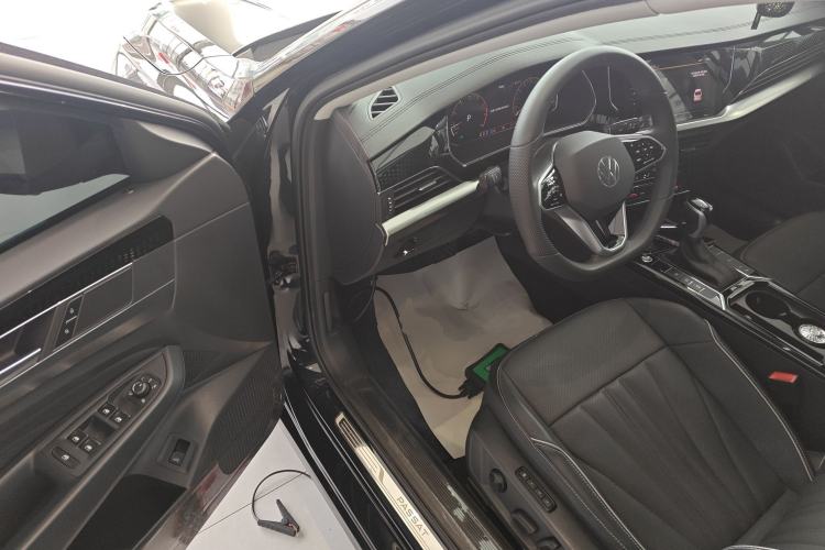 Used Volkswagen Passat 2024 380TSI Dragon Edition Driver Seat