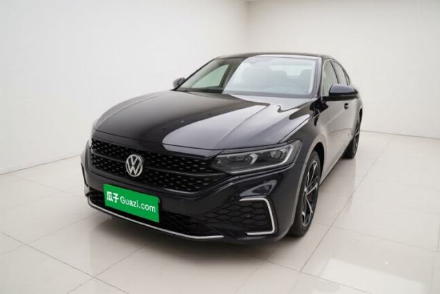 Ojetý Volkswagen Passat 2024 330TSI Starry Elite Edition
