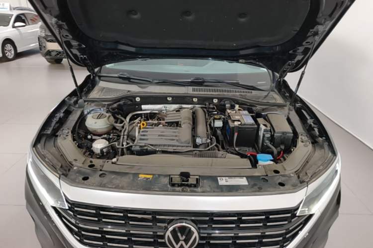 Used Volkswagen Passat 2024 280TSI Business Edition Engine Bay