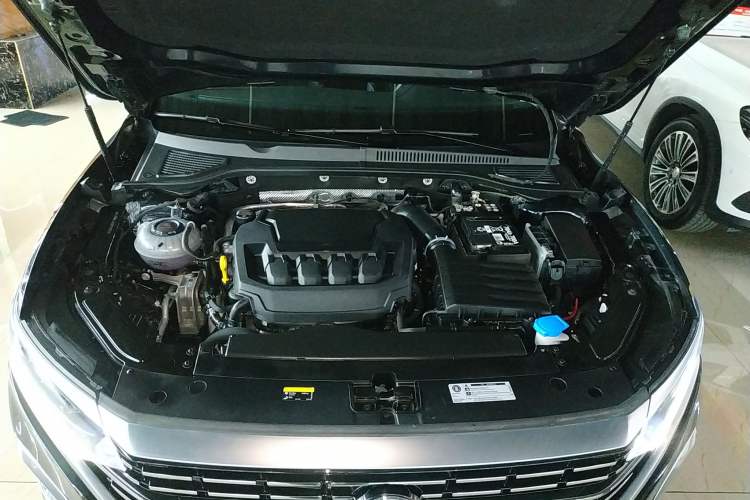Used Volkswagen Passat 2024 380TSI Dragon Edition Engine Bay
