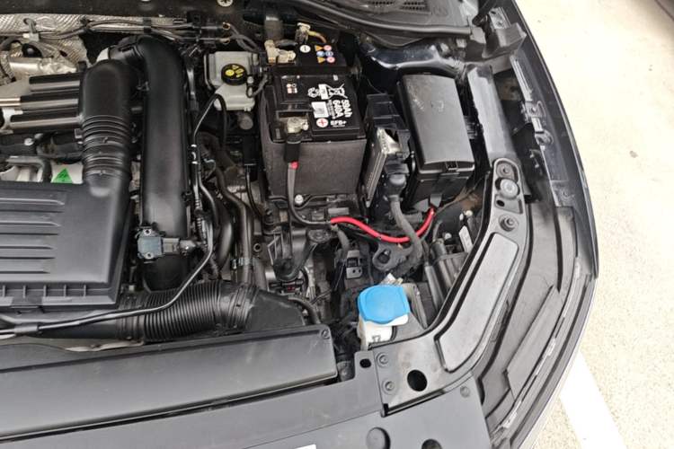 Used Volkswagen Passat 2024 280TSI Business Edition Engine Bay Left