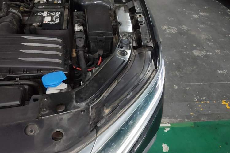 Used Volkswagen Passat 2024 330TSI Elite Edition Engine Bay Left