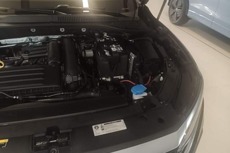 Used Volkswagen Passat 2024 280TSI Business Edition Engine Bay Left