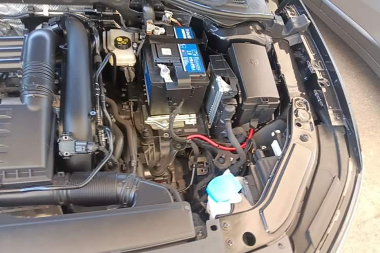 Used Volkswagen Passat 2024 280TSI Business Edition Engine Bay Left