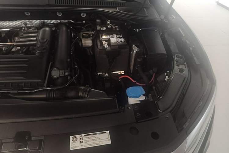 Used Volkswagen Passat 2024 280TSI Business Edition Engine Bay Left