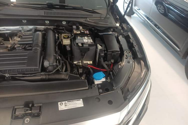 Used Volkswagen Passat 2024 280TSI Business Edition Engine Bay Left