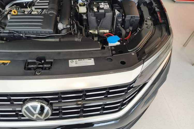 Used Volkswagen Passat 2024 280TSI Business Edition Engine Bay Left