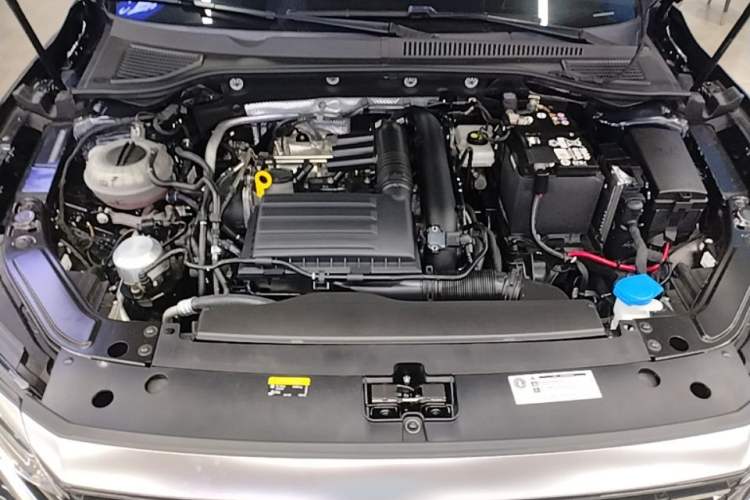 Used Volkswagen Passat 2024 280TSI Business Edition Engine Bay