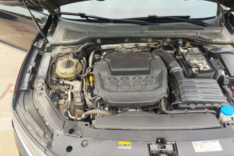 Used Volkswagen Passat 2024 380TSI Dragon Glory Edition Engine Bay Right