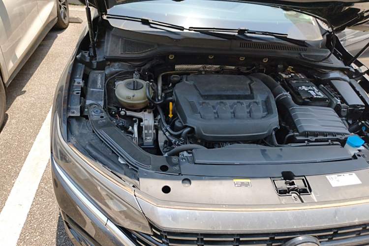 Used Volkswagen Passat 2024 380TSI Luxury Edition Engine Bay Right