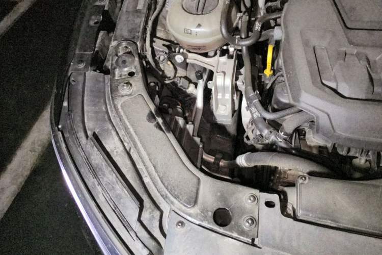 Used Volkswagen Passat 2024 330TSI Elite Edition Engine Bay Right