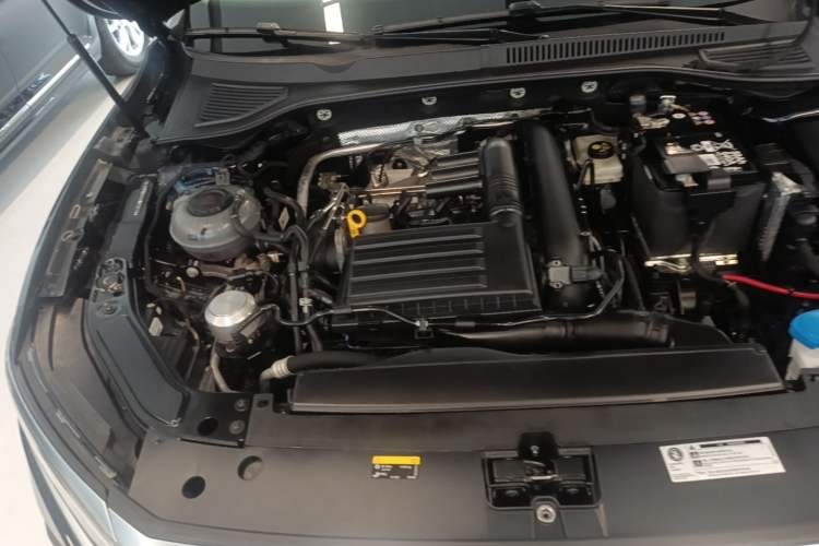 Used Volkswagen Passat 2024 280TSI Business Edition Engine Bay Right